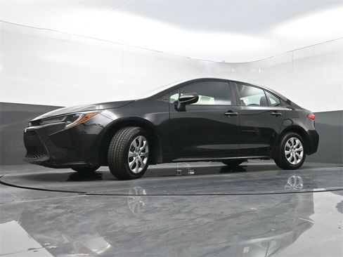 Used 2022 Toyota Corolla LE image 23