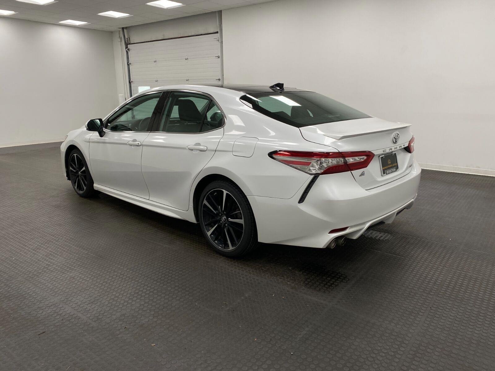 Used 2019 Toyota Camry XSE FWD image 7