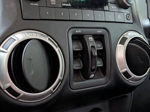 Used 2017 Jeep Wrangler Unlimited Sahara w/ Connectivity Group image 9