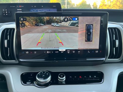 New 2025 Ford Expedition Active image 25