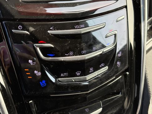 Used 2020 Cadillac Escalade Platinum image 28