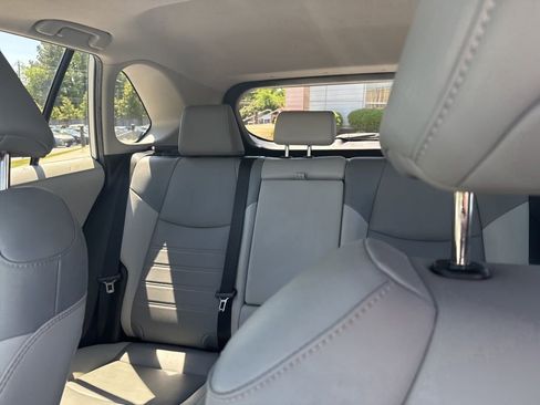 Used 2022 Toyota RAV4 XLE Premium image 14