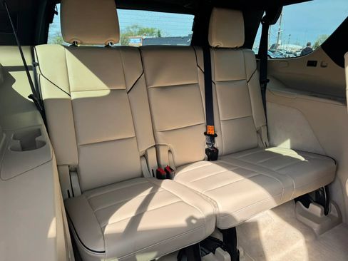 Used 2023 Cadillac Escalade Premium Luxury AWD/4WD image 29