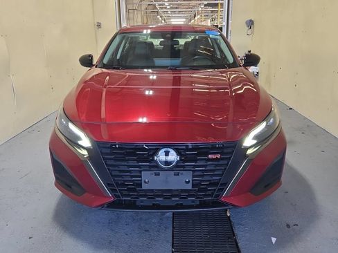 Used 2024 Nissan Altima 2.5 SR w/ SR Premium Package FWD image 9