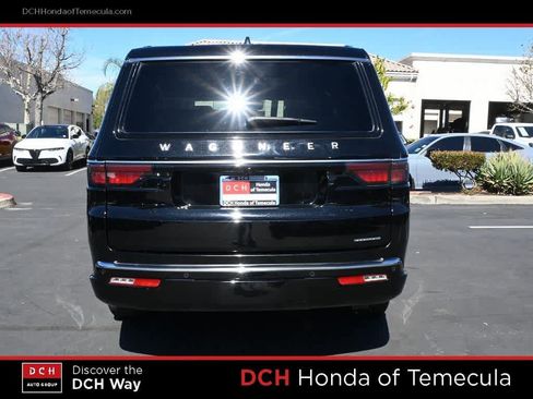 Used 2024 Jeep Wagoneer L Series II RWD image 6