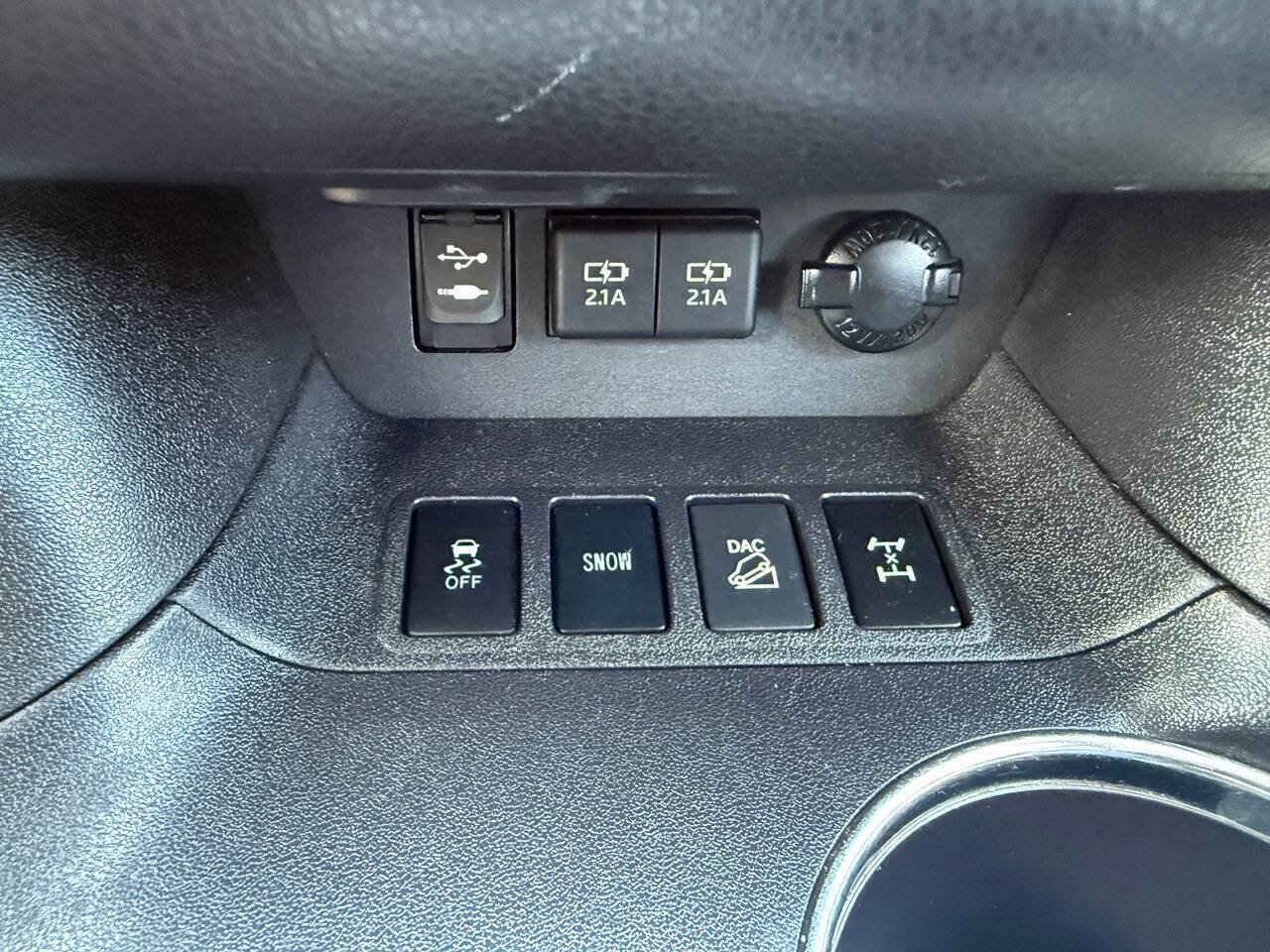Used 2019 Toyota Highlander XLE AWD/4WD image 47