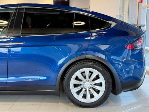 Used 2017 Tesla Model X 75D image 10