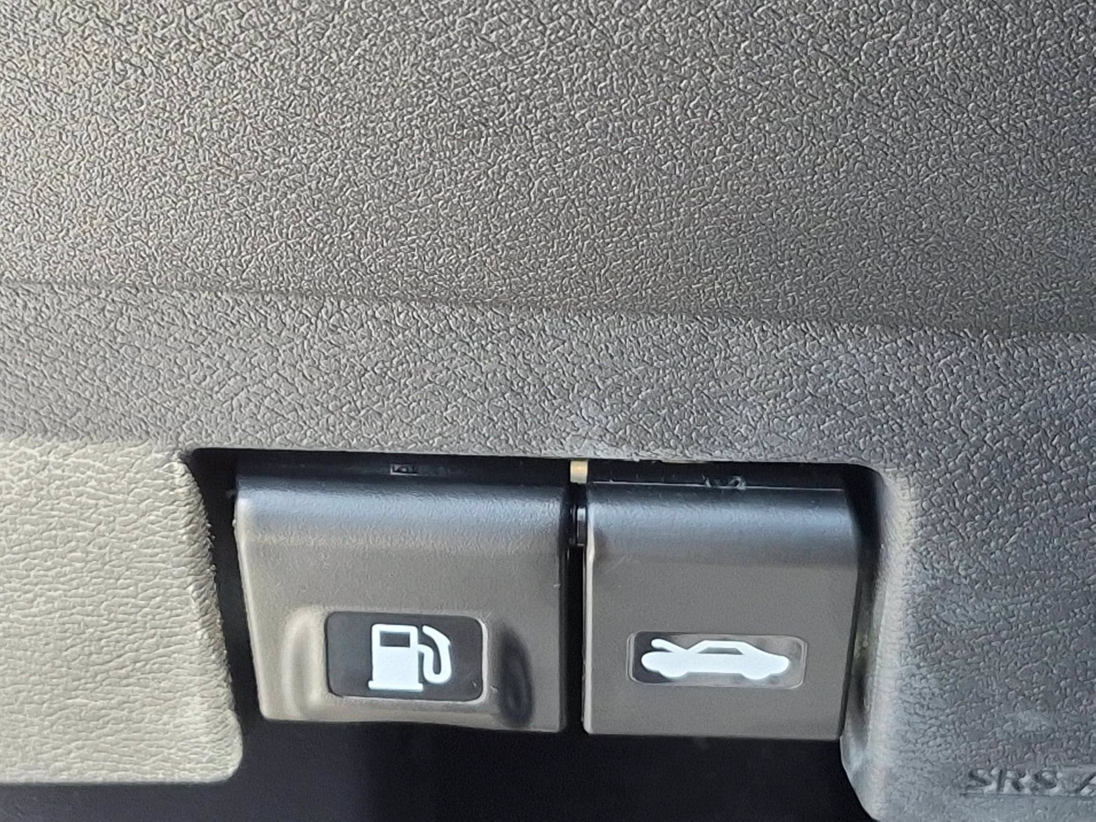 Used 2025 Nissan Versa SV w/ Trunk Package FWD image 17