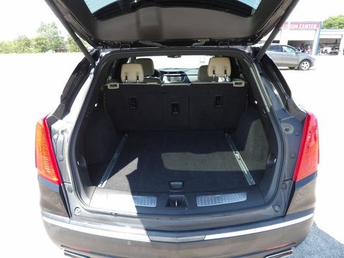 Used 2017 Cadillac XT5 Luxury AWD/4WD image 9