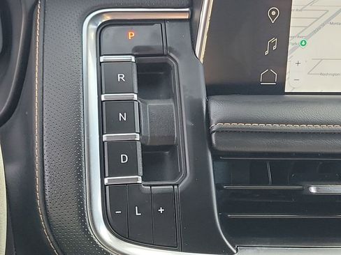 Used 2023 GMC Yukon XL AT4 image 16