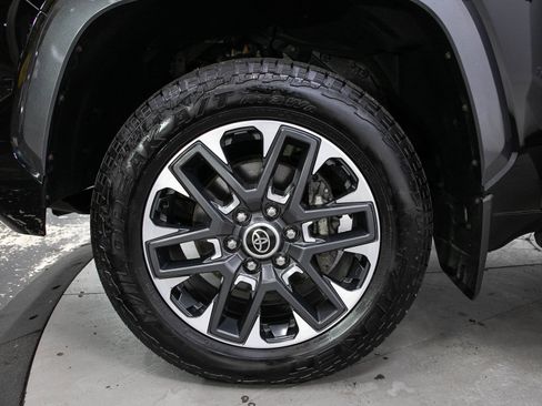 Used 2022 Toyota Tundra Limited AWD/4WD image 29