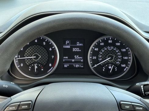 Used 2019 Hyundai Elantra SE image 15