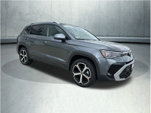 New 2025 Volkswagen Taos SEL image 7