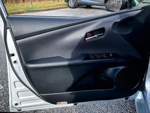 Used 2019 Toyota Prius LE w/ Carpet Mat Package image 20