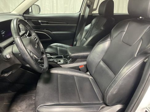 Used 2025 Kia Telluride S image 19