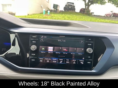 Used 2023 Volkswagen Taos SE w/ Panoramic Sunroof Package FWD image 16