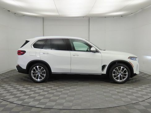 New 2026 BMW X5 sDrive40i image 4