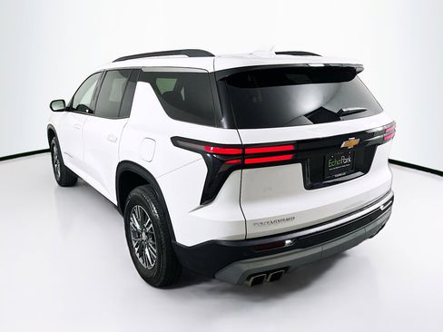 Used 2025 Chevrolet Traverse LT image 5