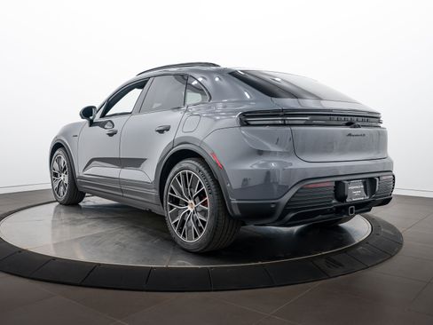 Certified 2025 Porsche Macan 4S Electric AWD/4WD image 3