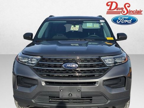 Used 2023 Ford Explorer XLT AWD/4WD image 2