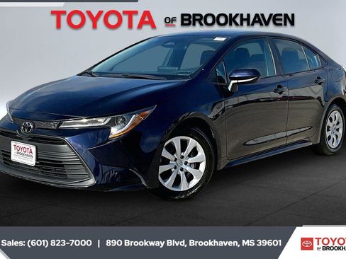 Used 2023 Toyota Corolla LE image 10