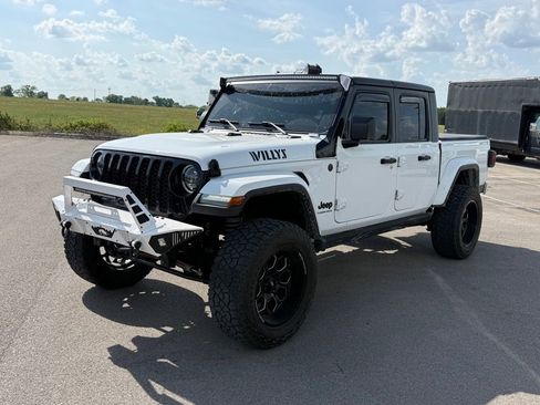 Used 2023 Jeep Gladiator Willys image 23