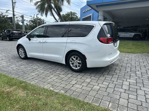 Used 2023 Chrysler Voyager LX FWD image 33