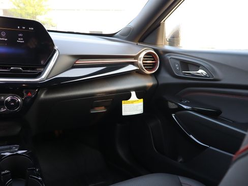 Used 2026 Chevrolet Trax RS w/ Sunroof Package FWD image 13