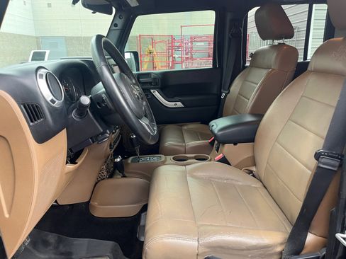 Used 2012 Jeep Wrangler Unlimited Sahara w/ Connectivity Group image 12