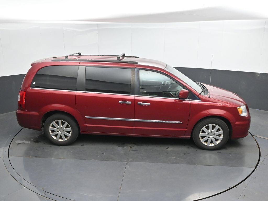 Used 2016 Chrysler Town & Country Touring w/ Driver Convenience Group FWD image 27