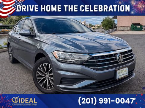 Used 2019 Volkswagen Jetta SE w/ Cold Weather Package FWD image 1