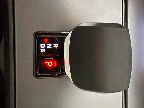 Used 2025 Land Rover Discovery Sport Dynamic SE image 19