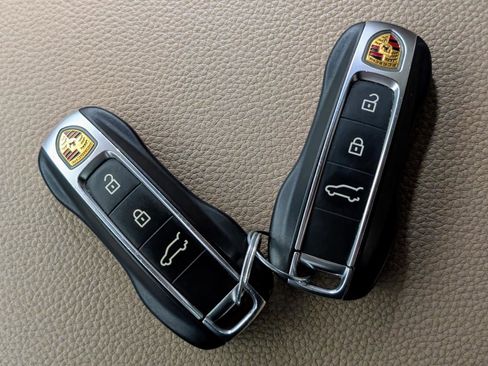 Used 2022 Porsche Cayenne image 38