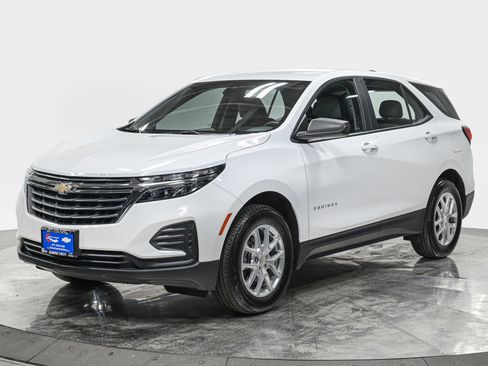 Used 2024 Chevrolet Equinox LS w/ Driver Confidence II Package AWD/4WD image 1