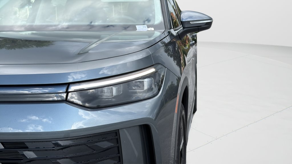 New 2026 Volkswagen Tiguan SE FWD image 9