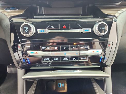 Used 2023 Ford Explorer Limited image 31