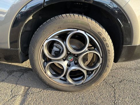 Used 2024 Alfa Romeo Tonale Ti w/ Premium Interior Package image 31