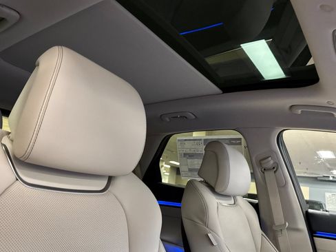 New 2026 Genesis GV70 2.5T Advanced AWD/4WD image 17