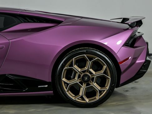 Used 2023 Lamborghini Huracan Tecnica RWD image 10