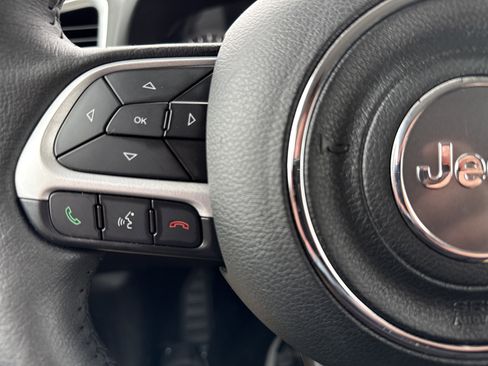 Used 2020 Jeep Renegade Latitude w/ Cold Weather Group AWD/4WD image 18