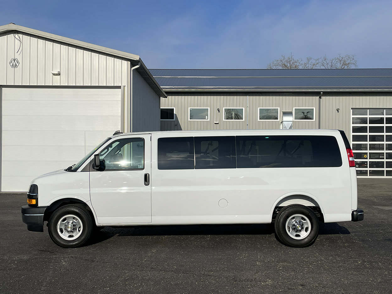 Used 2025 Chevrolet Express 3500 LT w/ LT Preferred Equipment Group RWD image 6