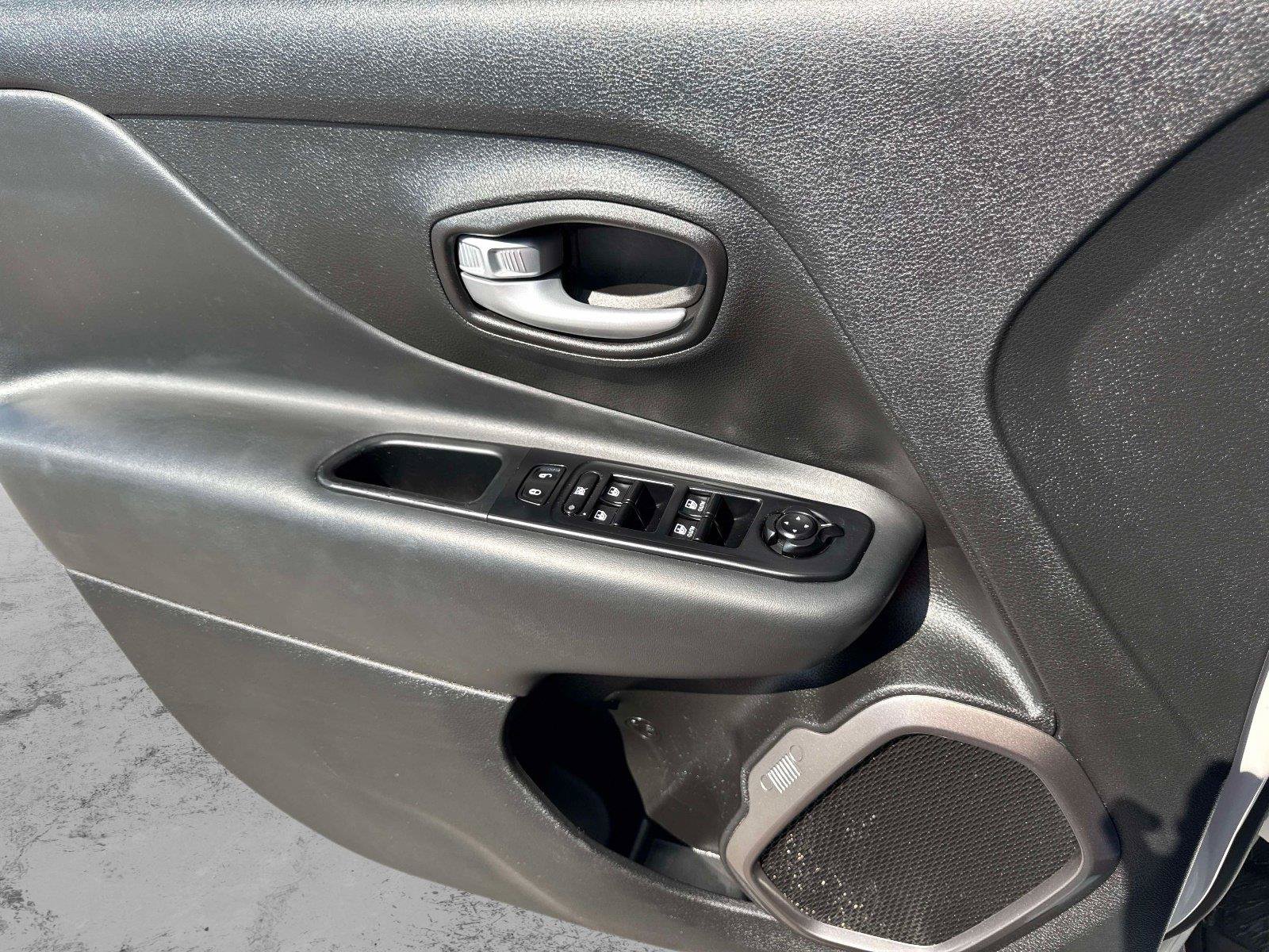 Certified 2023 Jeep Renegade Latitude AWD/4WD image 14