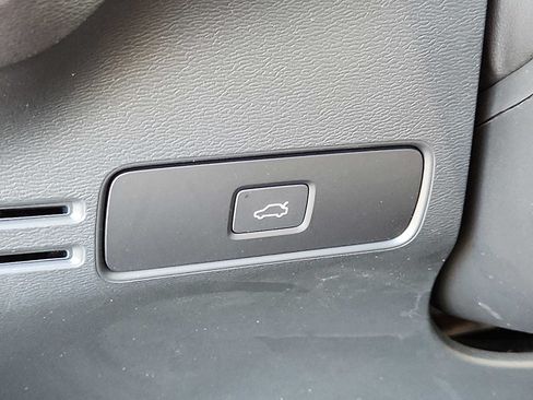 Certified 2023 Volvo XC40 B5 Plus w/ Protection Package Premier AWD/4WD image 22