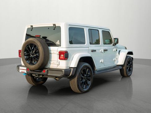 Used 2023 Jeep Wrangler Unlimited Sahara w/ Cold Weather Group AWD/4WD image 7