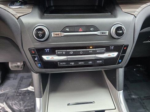 Used 2020 Ford Explorer Limited image 28