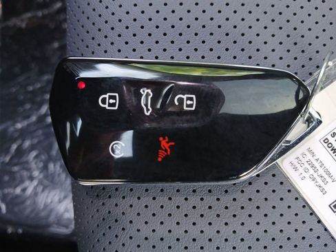 New 2026 Volkswagen Tiguan SE image 28