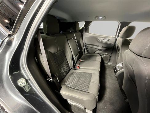 Used 2019 Chevrolet Blazer LT FWD image 24