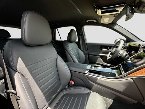 Used 2025 Mercedes-Benz GLC 300 4MATIC w/ AMG Line image 27