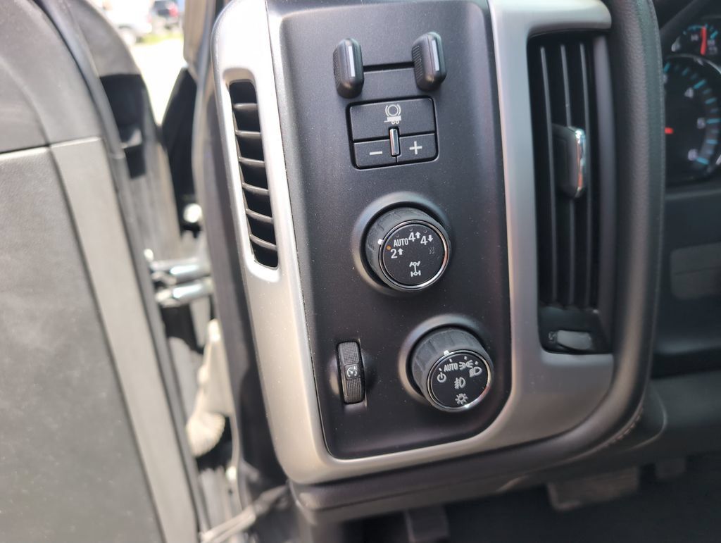 Used 2018 GMC Sierra 1500 SLT AWD/4WD image 17