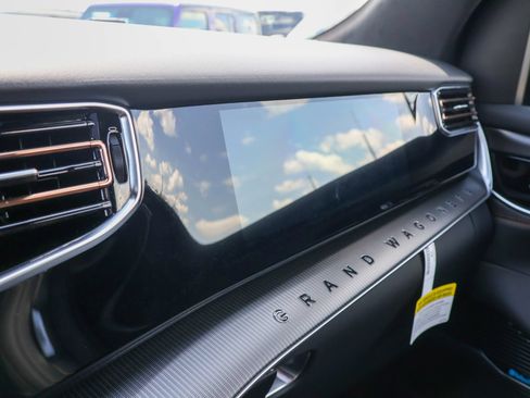 New 2026 Jeep Grand Wagoneer Summit AWD/4WD image 19